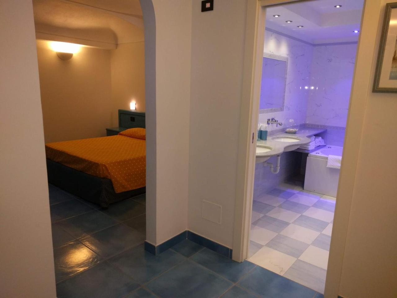 Hotel Conte - S. Angelo Bay Serrara Fontana Exteriör bild